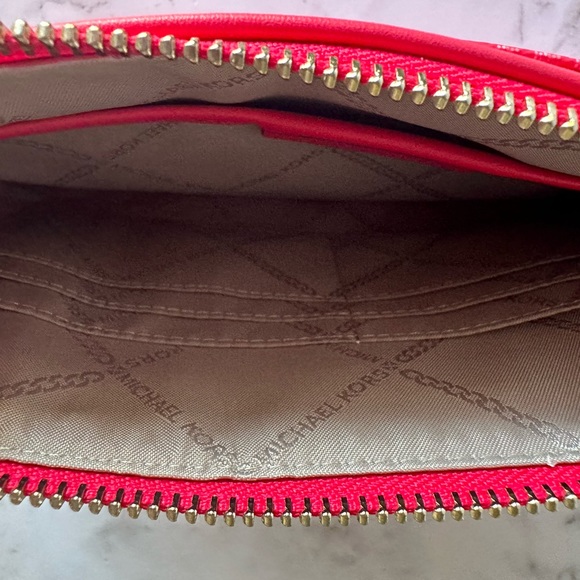 Michael Kors JetSet Geranium Wristlet Great 🎁 Card Slots Inside Beautiful Color - Picture 3 of 3